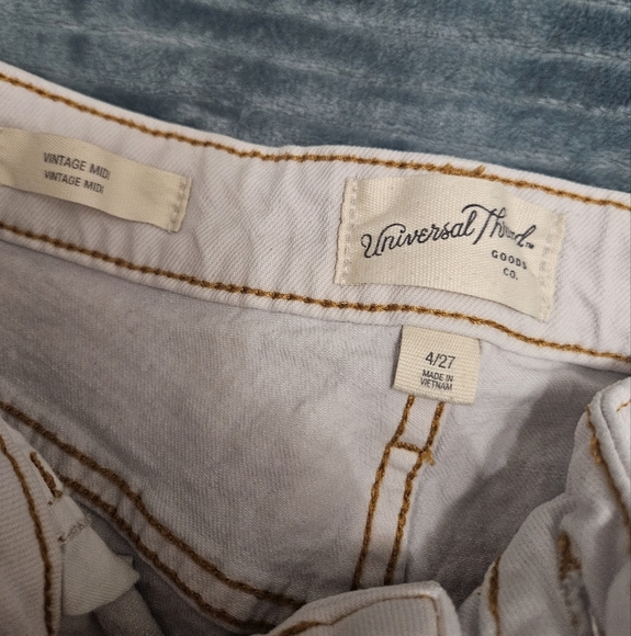 Womens universal thread light wash cut off shorts! - Picture 2 of 7